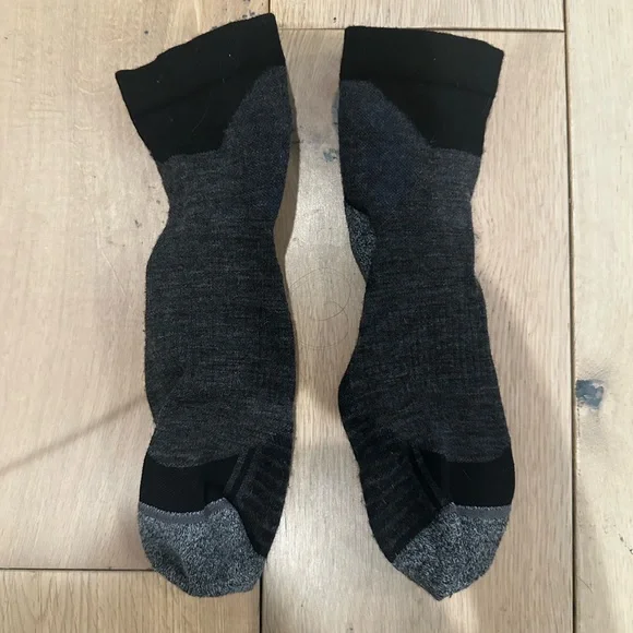 *NWOT* The North Face Hiking Quarter Socks - Picture 3 of 3